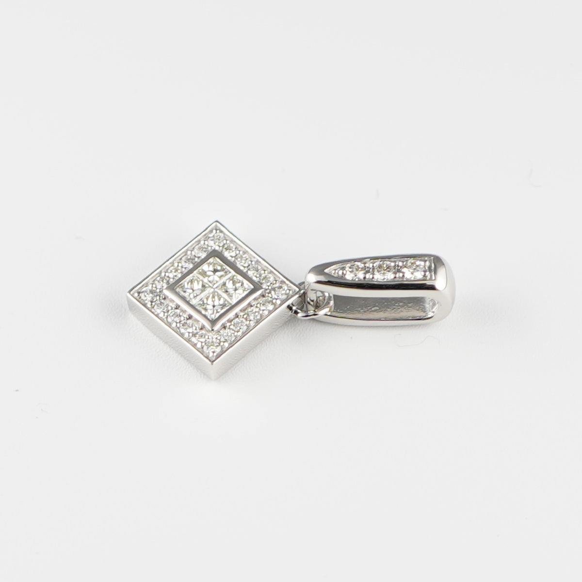 *期間限定出品　PT900ダイヤモンドとあこや真珠のペンダントトップ（刻印あり） ペンダントトップ 18金 イエローゴールド あこや真珠ペンダント 6.0mm