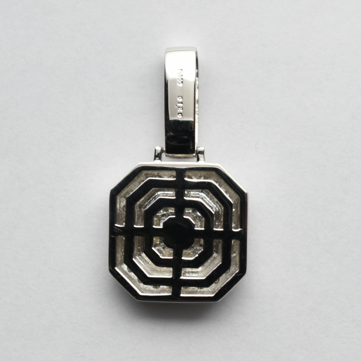 鬼*会様 Pt900 ダイヤ入りエメラルドヴィンテージペンダントトップ2.25g 鬼*会様 Pt900 ダイヤ入りエメラルドヴィンテージペンダントトップ2.25